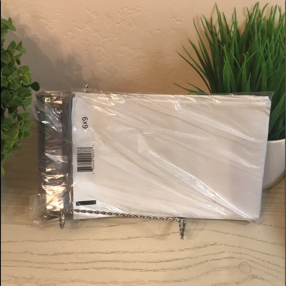 Packing and shipping mailers, size 6” X 9”100 Pc. Self adhesive. White